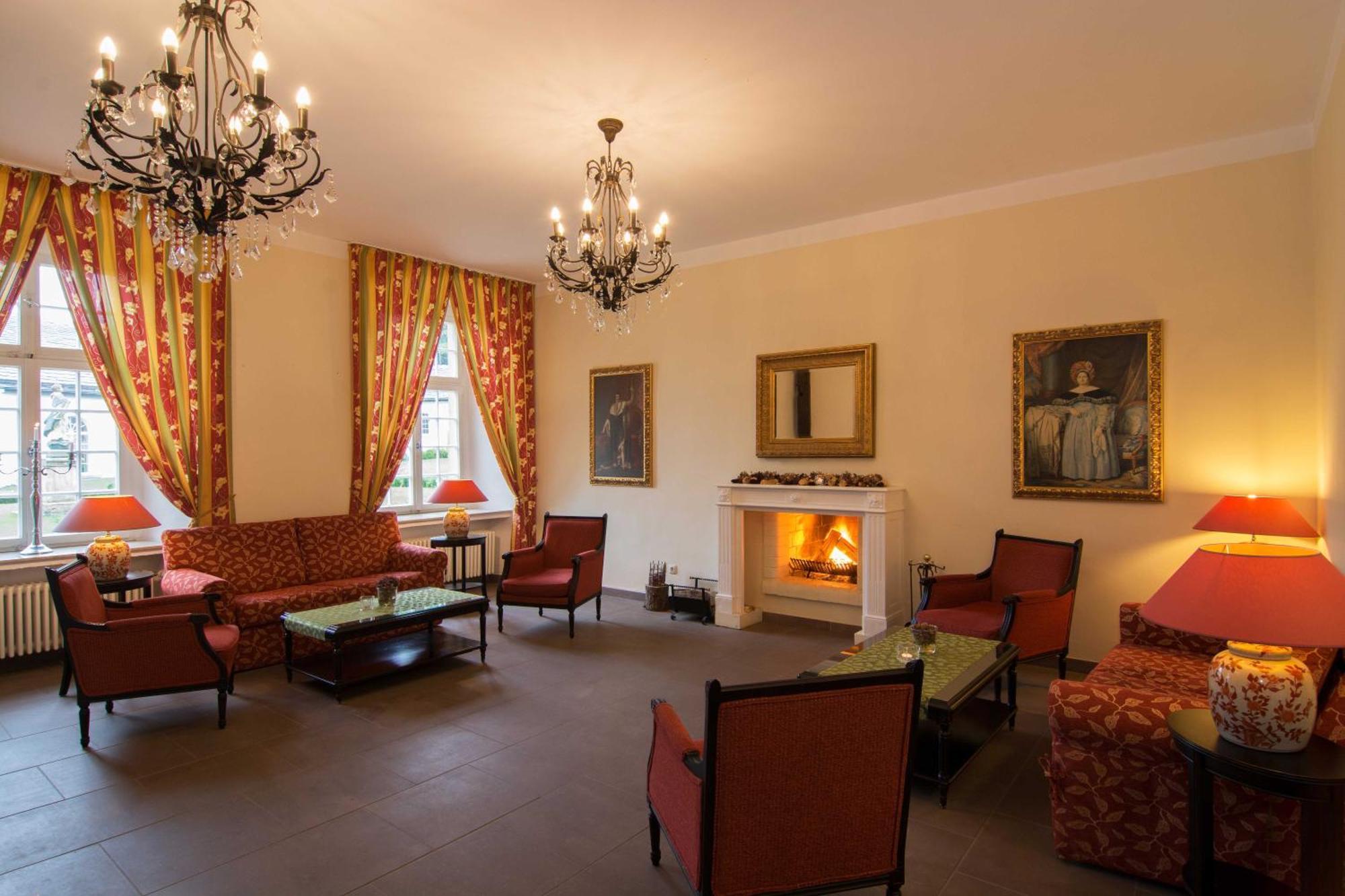 Hotel Schloss Gehrden Brakel エクステリア 写真